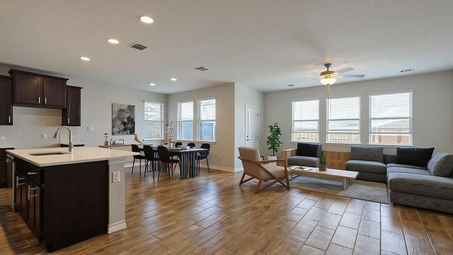 Building Photo - 798 Eves Necklace Dr.