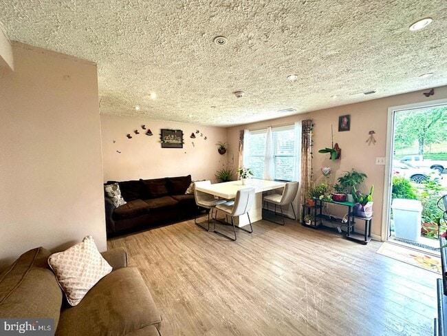 Photo - 7306 Barlowe Rd