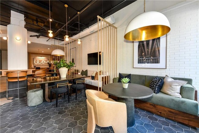 Photo - 508 Main St NE