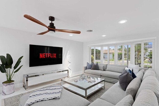 Photo - 4710 NE 27th Ave Unit SI ID1023052P