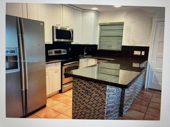 Building Photo - 1174 NW 13th St Unit 236B