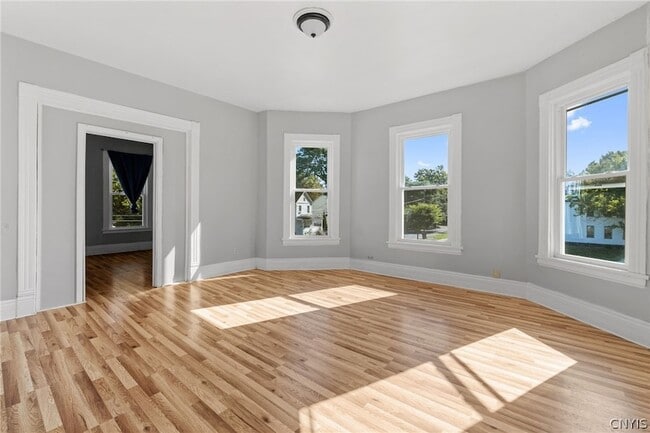 Photo - 319 Merriman Ave