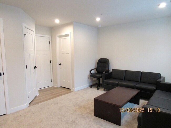 Photo - 155 Canterbury Way