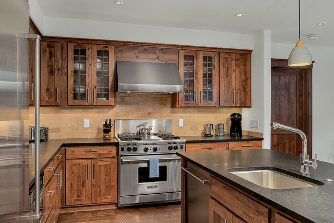 Photo - 230 S Pine St Unit SI FL2-ID1324991P