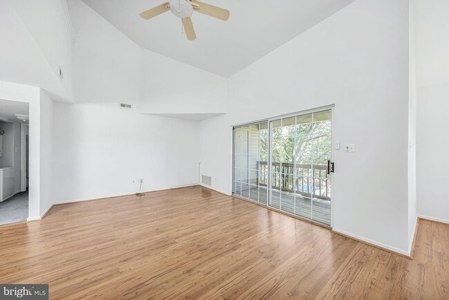 Photo - 2002 Tanglewood Ct Unit 2002