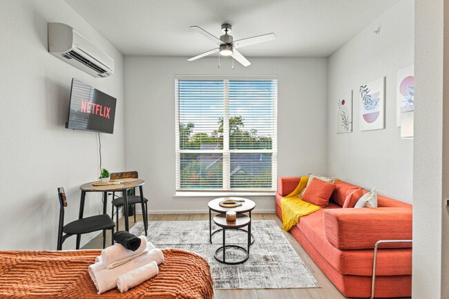 Building Photo - 596 W 9th St Unit ID1335745P