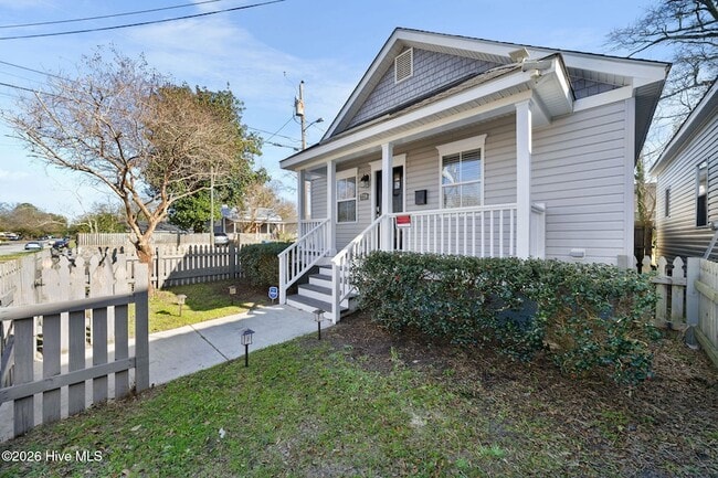 Photo - 720 Queen St