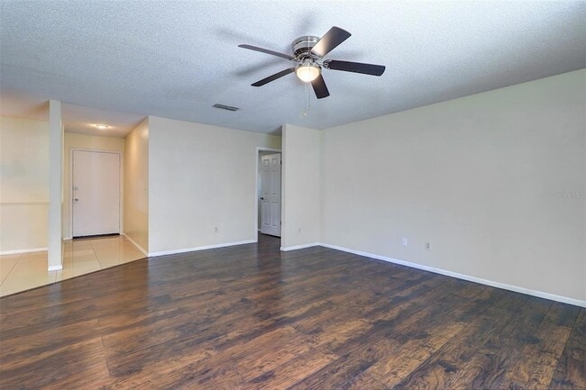 Photo - 1915 Saginaw Ct