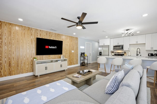 Building Photo - 79 S Brevard Ave Unit ID1389640P