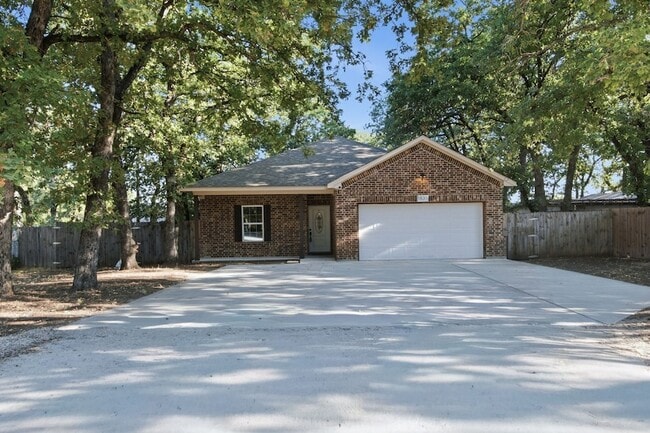 Building Photo - 1837 Jennifer Ct