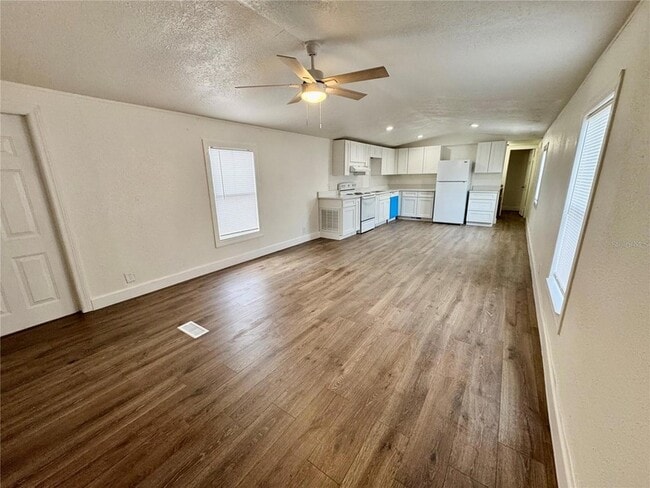 Photo - 112 Laureti Ln