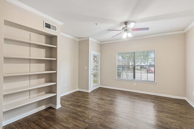 Lakeshore Villas apartments — community photo - Lakeshore Villas
