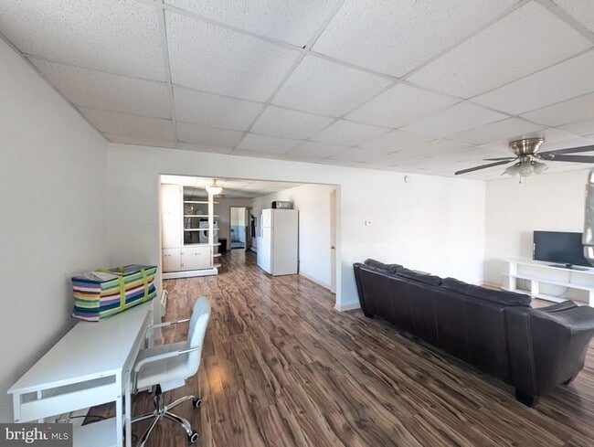 Photo - 213 Lincoln Way W