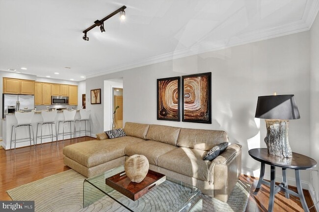 Building Photo - 1115 Cameron St Unit 211