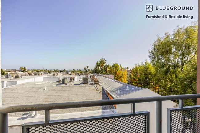 Photo - 1443 N Fuller Ave Unit FL4-ID1346