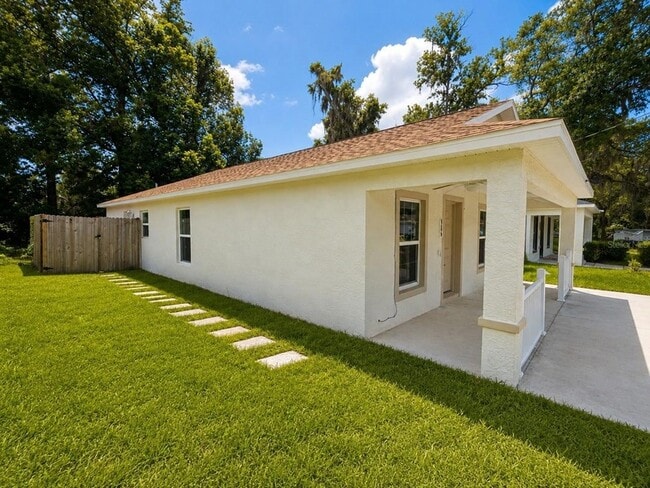 Photo - 986 NW 1st St