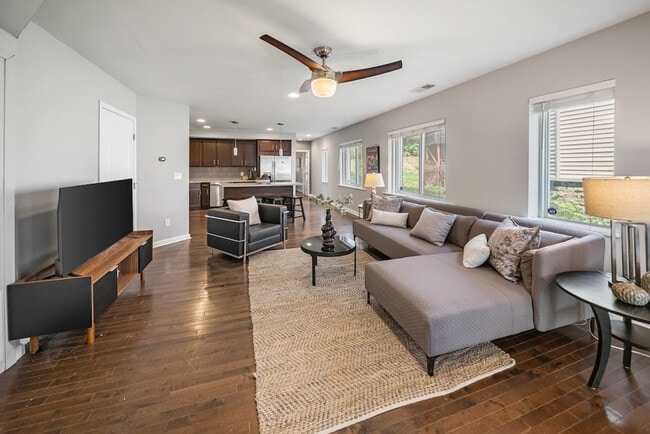 Building Photo - 2201 Reading Rd Unit ID1056108P