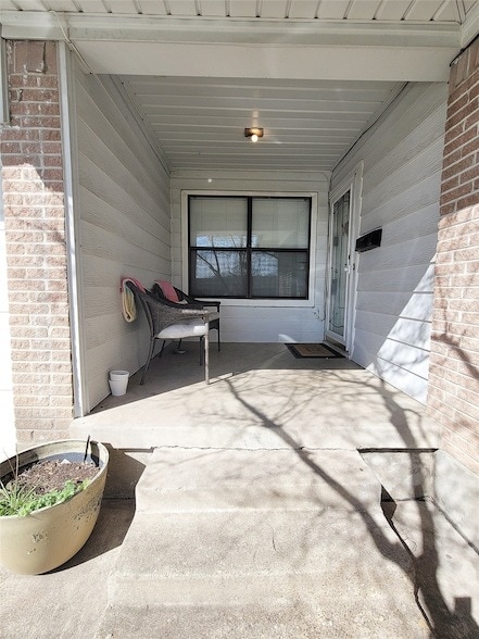 Photo - 738 Hawthorne Ln