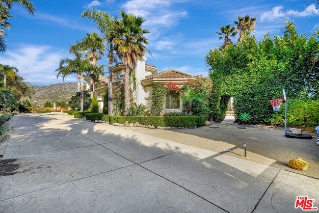 Photo - 27425 Calicut Rd
