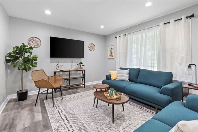 Building Photo - 33 Crescent Rd Unit ID1237897P