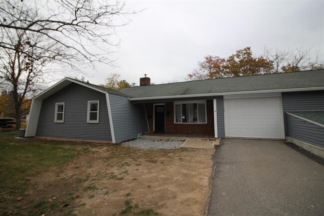 Building Photo - 4 Ferland Dr