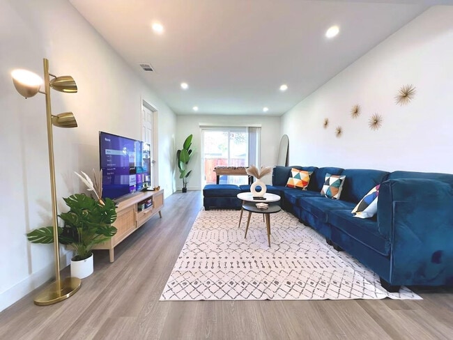 Building Photo - 4240 Camden Ave Unit ID1310554P