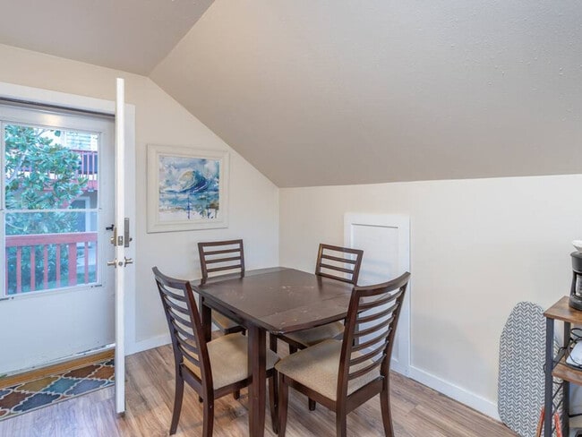 Photo - 1427 E Hays St Unit ID1324056P