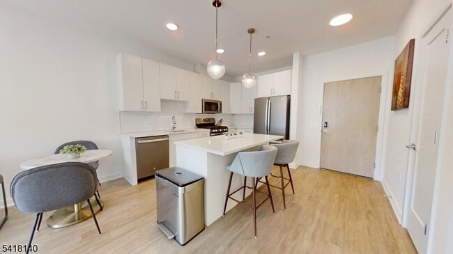 Photo - 1181 Morris Ave