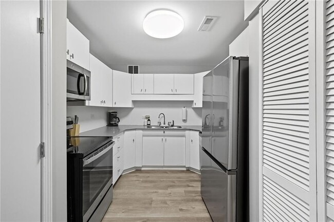 Photo - 3645 Peachtree Rd NE Unit 203