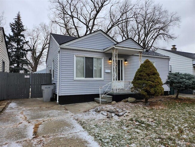 Photo - 1753 E Milton Ave