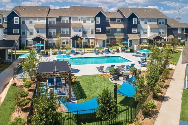 Photo - DISTRICT SIX10