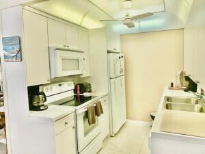 Photo - 1050 Cornwall C