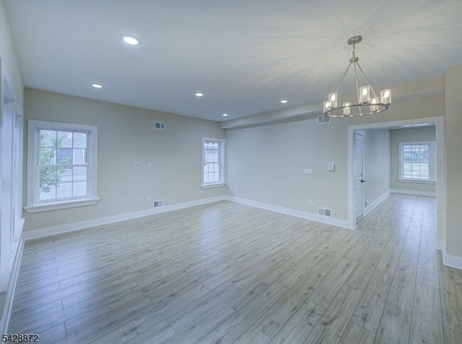 Photo - 8 Travers Ave