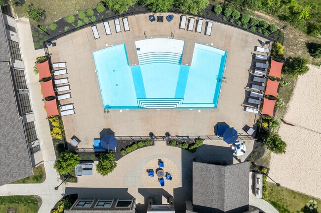 Building Photo - Timbers