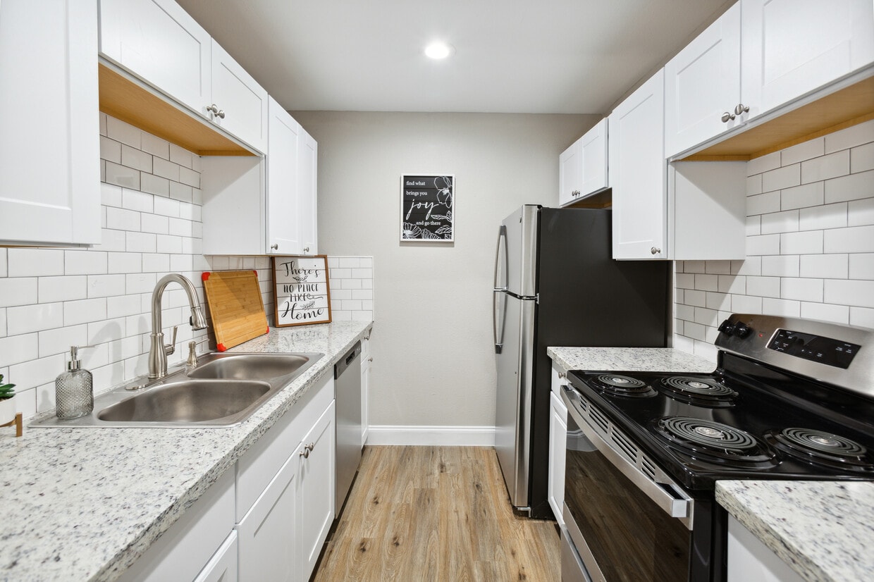 Floor Plan - Worthing Premier - 2 Bed, 1 Bath Apartment Home