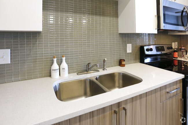 1 BR, 1 BA - 765 SF - The Brady