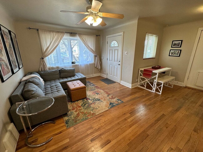 Photo - 2933 Ivanhoe St Unit ID1357994P