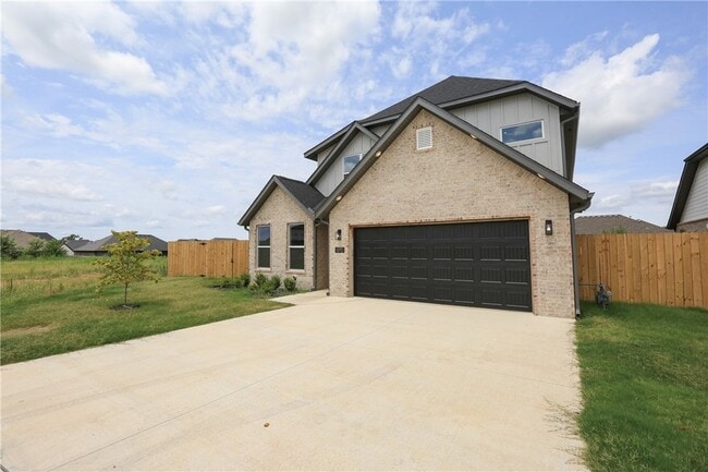 Photo - 970 Moksha St