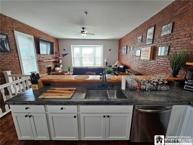 Photo - 321 N Union St