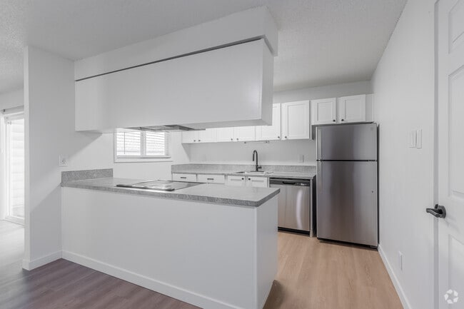 2BR, 1BA 984SF - Kitchen - Firwood Station