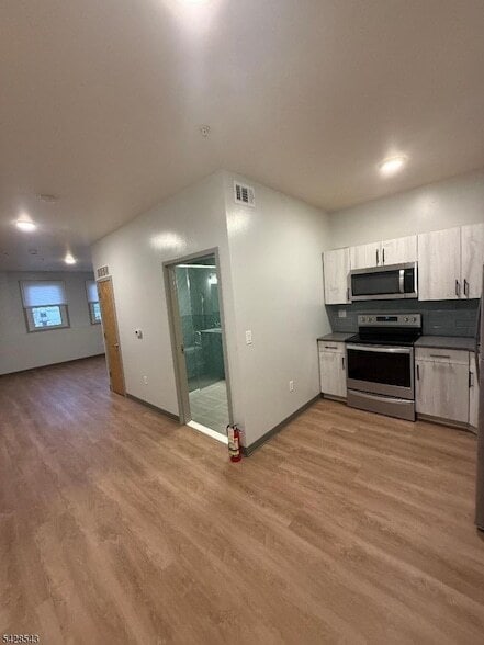 Photo - 70 W Grand St