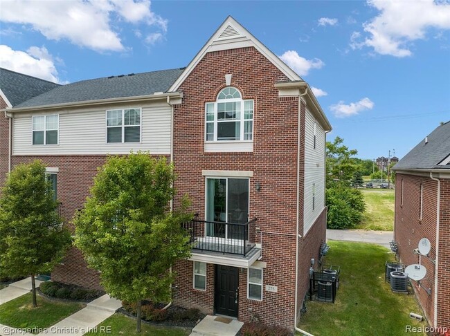 Photo - 275 E Palmer St