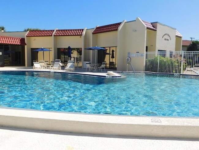 Building Photo - 2050 Oleander Blvd Unit 11-207