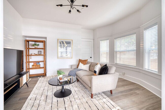 Photo - 317 NE Beech St Unit ID1309851P