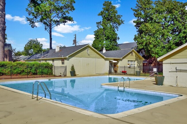 Photo - Shoreham Apartments