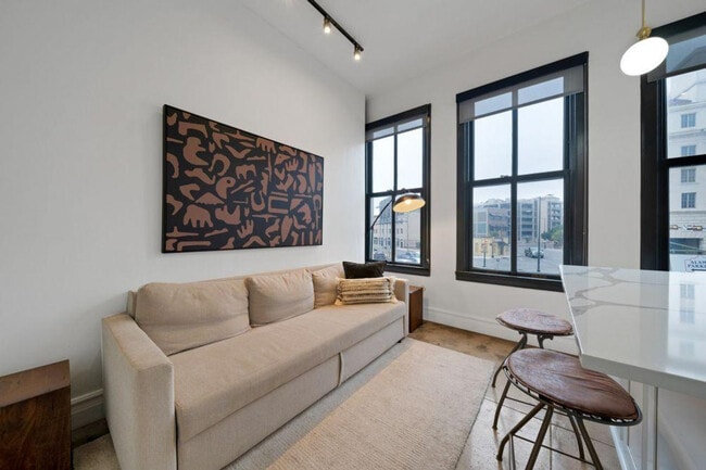 Photo - 505 E Travis St Unit ID1267108P