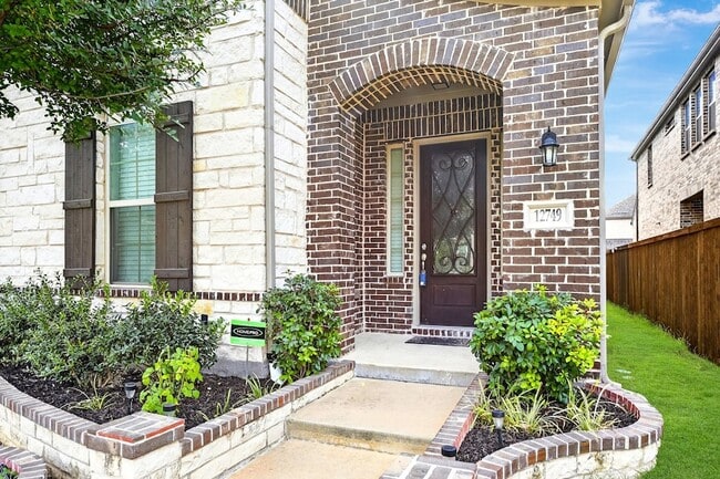 Photo - 12749 Friar St