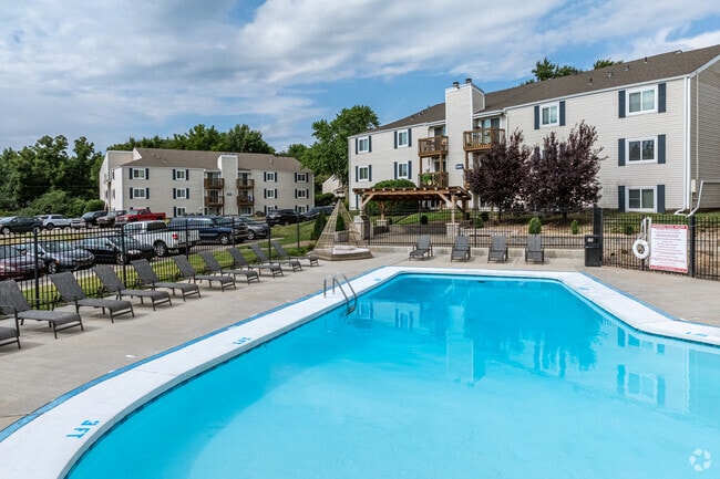 Pool & Sundeck - The Residences of Auburn Hills