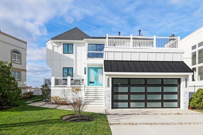 Photo - 8407 Wellington Ave