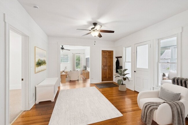 Photo - 807 Greenleaf St